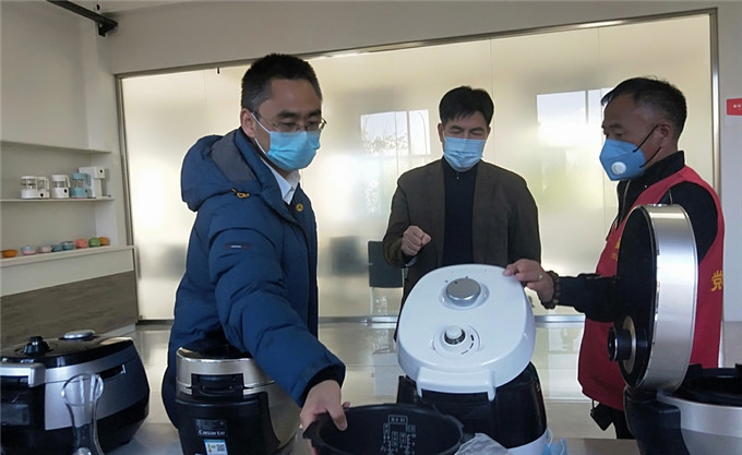 縣領(lǐng)導(dǎo)蒞臨華寶集團(tuán)慰問指導(dǎo)工作